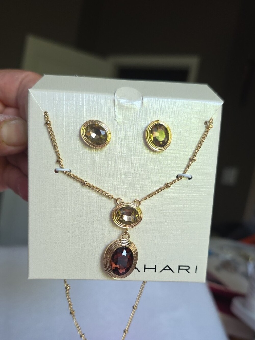 Tahari Gold-Tone Crystal Jewelry Set Necklace & Earrings Y14451 NIB 18-20" Exten - Picture 4 of 6
